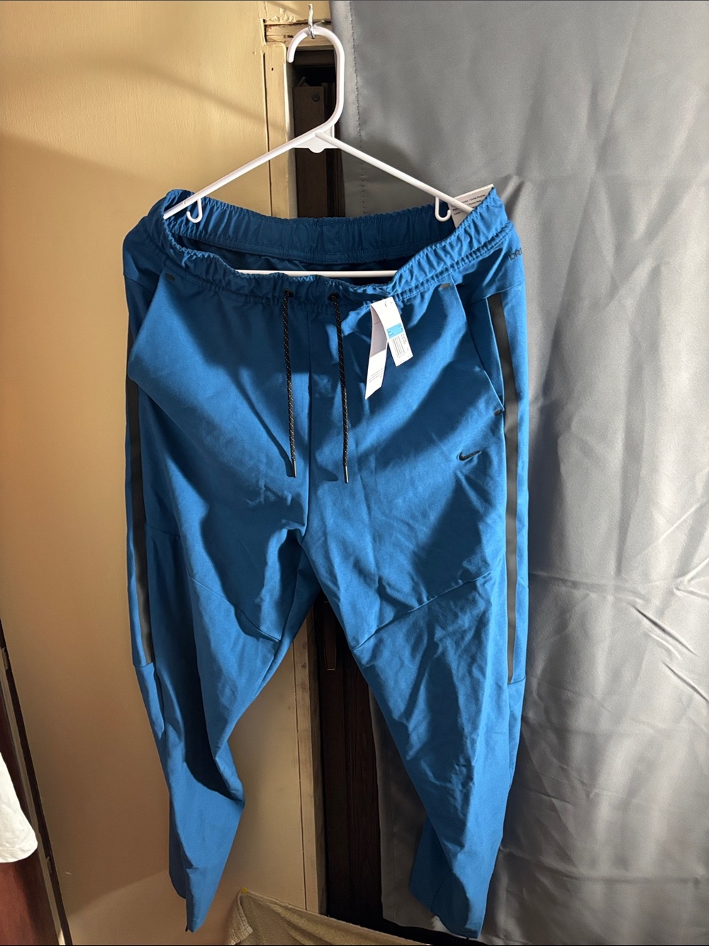 Nike Men's Teal Blue Athletic Joggers with Side Stripe
